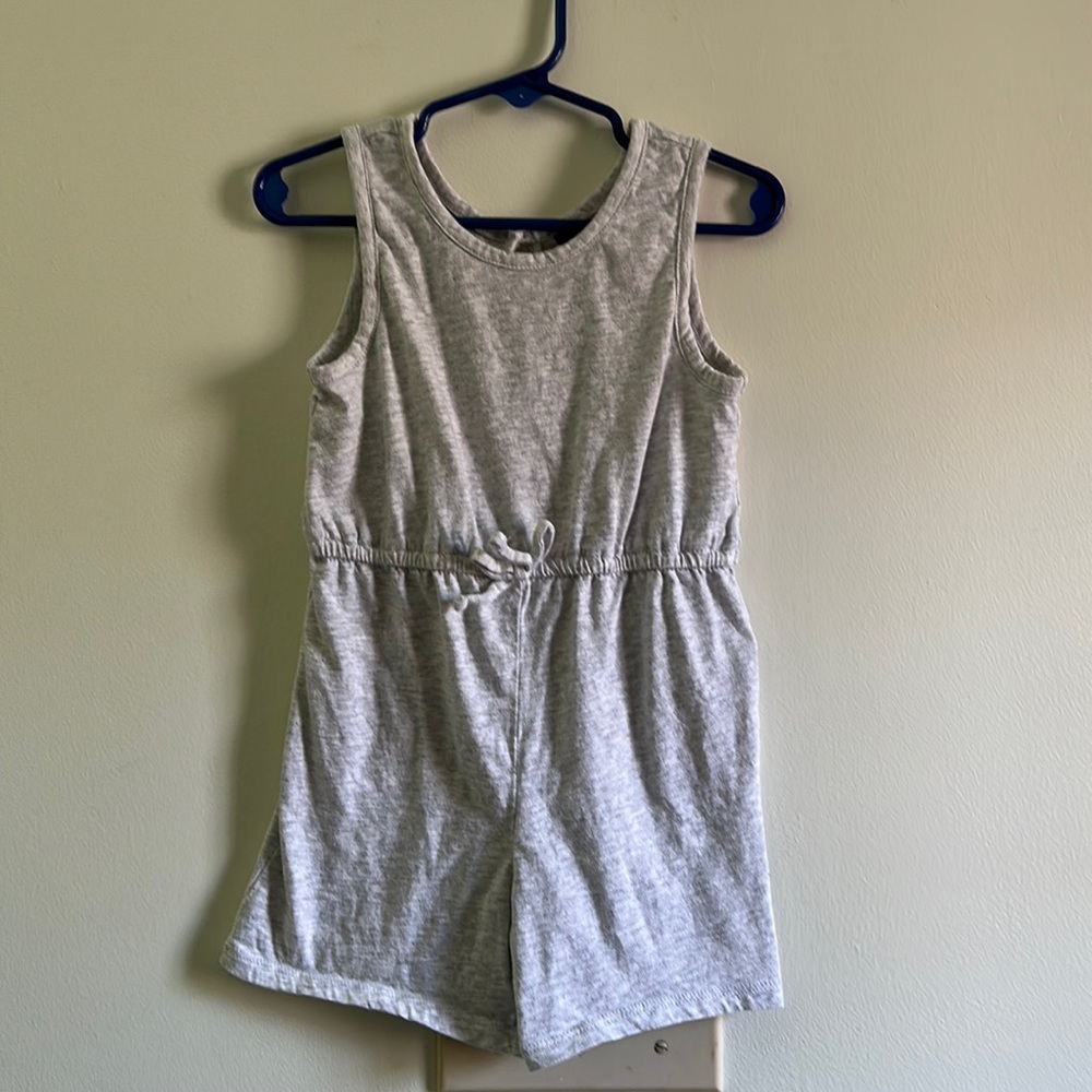 Girls Old Navy Summer Romper Color Light Grey Size 5t